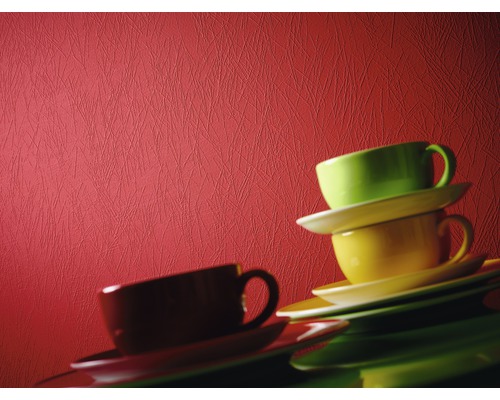 Stapel aus Kaffeetassen und Untertassen