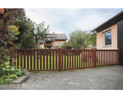 Holzzaun im Gartenbereich