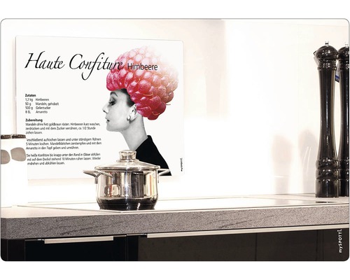 Rezept für Himbeerkonfitüre mit einer Frau mit Himbeerfrisur und einem Kochtopf