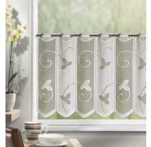 Gardine mit floralem Muster am Fenster