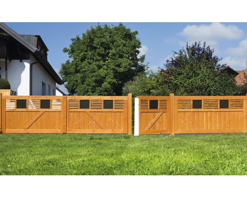 Holztor mit Sichtschutz für den Garten