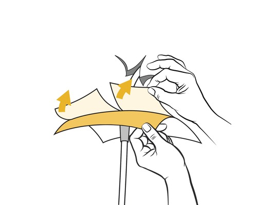 Illustration zeigt das Anbringen des Sonnenschirmbezugs