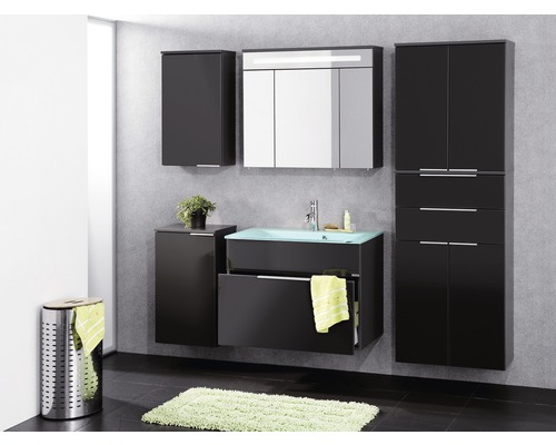 Modernes Badezimmer mit schwarzen Hochglanzmöbeln, Spiegelschrank und Wäschekorb