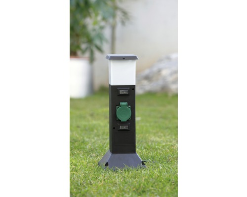 Gartensteckdose mit Beleuchtung im Außenbereich