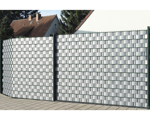 Sichtschutzzaun mit geflochtenem Design
