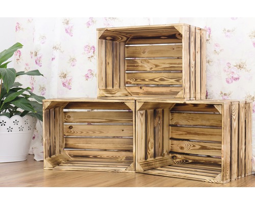 Drei Holzregalkisten gestapelt
