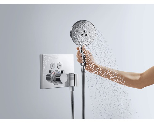 Aufputz Duscharmatur mit Handbrause und laufendem Wasser