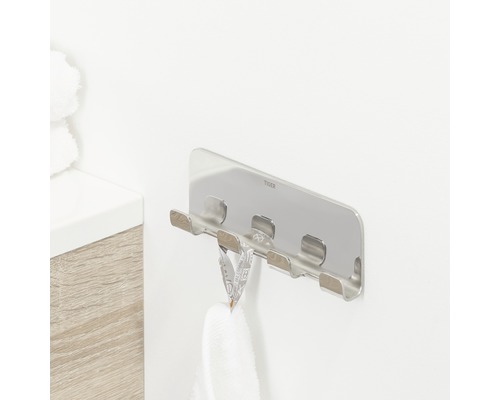 Tiger Logo Handtuchhalter mit vier Haken an der Wand montiert