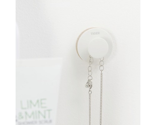 Tiger Logo an einem Badezimmerhaken mit einer Kette