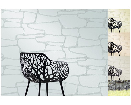 Gemusterte Tapete mit Steindesign und schwarzem Design-Stuhl