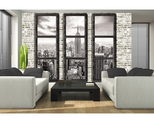 Wohnzimmer mit Fototapete New York Skyline in Fensteroptik auf einer Ziegelwand