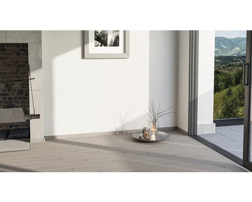 Heller Raum mit Grill, Gemälde, Dekoration und Schiebetür