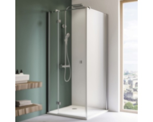 Eckdusche mit Duschkopf und Duschwanne im Badezimmer