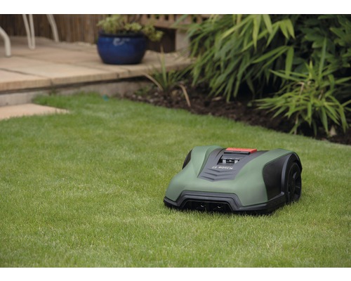 Rasenmäherroboter im Garten