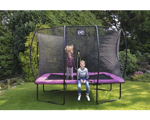 Rechteckiges Gartentrampolin mit Sicherheitsnetz und zwei Kindern