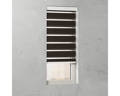 Fenster mit Doppelrollo zur Lichtregulierung