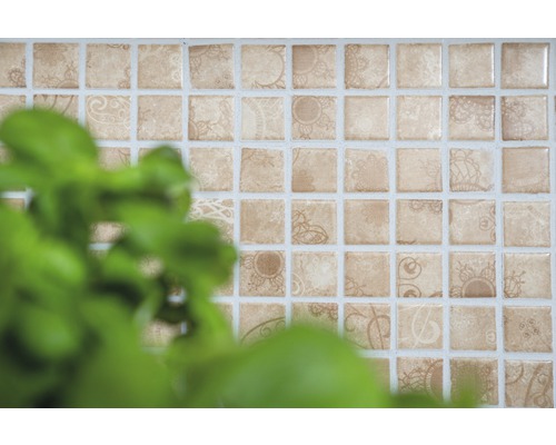 Nahaufnahme von Mosaikfliesen mit Muster