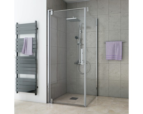 Duschkabine mit Handtuchwärmer und Handtuchhalter im Badezimmer