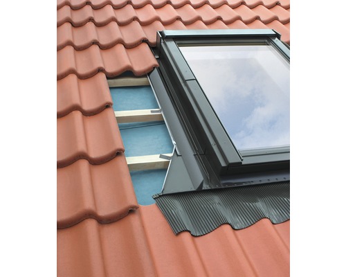 Dachfensterinstallation mit Dacheindeckung