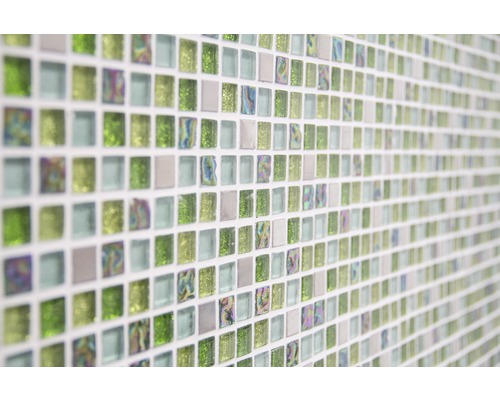 Mosaikfliesen mit quadratischen Glassteinen