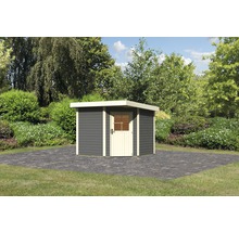 Gartenhaus aus Holz mit Tür in einem Garten.