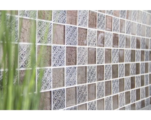 Wandfliesen mit verschiedenen Mustern