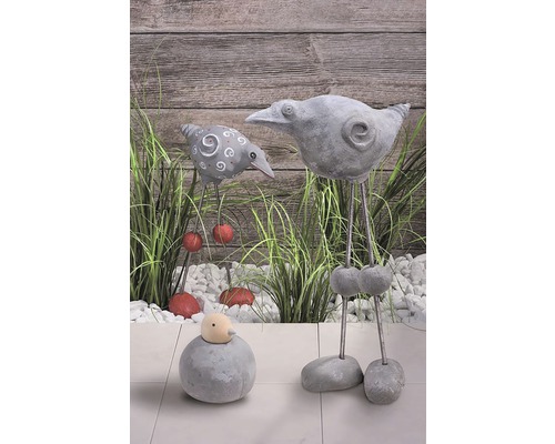 Dekorative Vogelfiguren aus Stein für den Garten