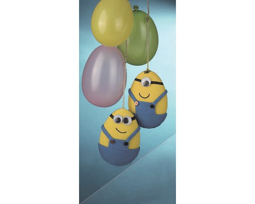 Dekoration mit bemalten Eiern und Ballons
