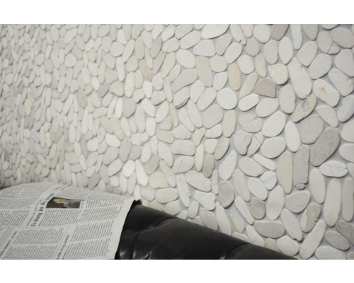 Wandgestaltung mit Flusskiesel-Mosaikfliesen