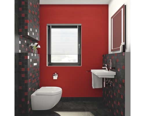 Modernes Badezimmer mit Wand-WC, Waschbecken und roten Akzenten