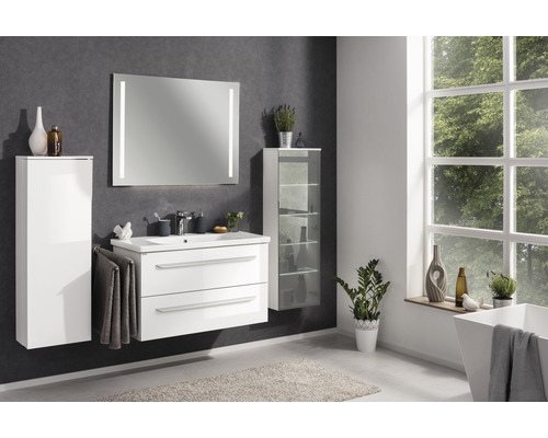 Modernes Badezimmer mit Waschtisch, Spiegelschrank und Hochschrank für Badezimmerutensilien