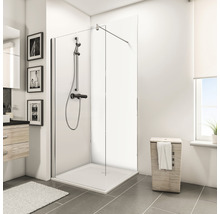 Begehbare Dusche mit Duschrinne und Duscharmatur im Badezimmer