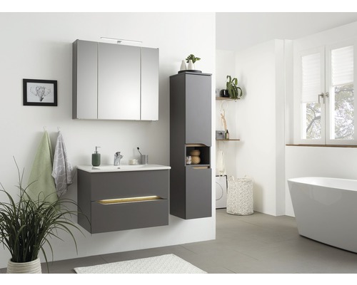 Badezimmer mit Waschtisch, Spiegelschrank und Hochschrank in modernem Design
