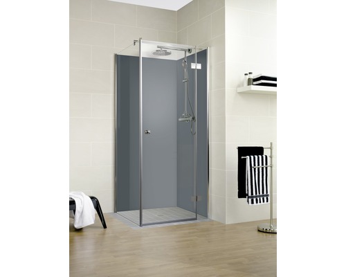Innen-Eckverbinder Schulte Decodesign 2100 mm alu-natur für 3 mm Duschrückwände Begehbare Dusche mit Duschkopf und Armatur in einem hellen Badezimmer.