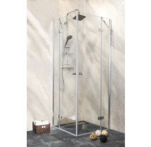 Eckdusche mit Kopf- und Handbrause in einem Badezimmer.