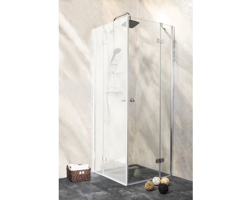 Eckdusche mit Duschkopf und Handbrause in einem Badezimmer