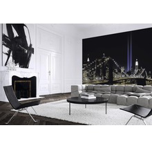 Wohnzimmer mit New York Wandtapete, Sofa, Sessel und Teppich