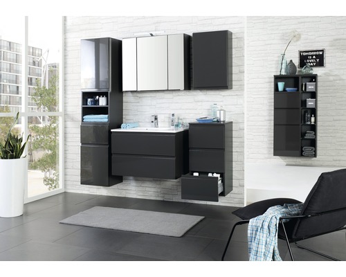 Modernes Badezimmer mit schwarzen Badezimmermöbeln, Spiegelschrank und Waschbecken.
