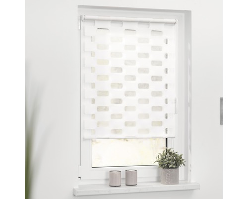 Fenster mit Doppelrollo für Sicht- und Sonnenschutz