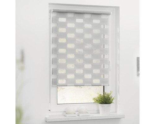 Fenster mit Doppelrollo für Sicht- und Sonnenschutz