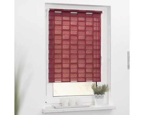 Gemustertes Rollo am Fenster zur Lichtregulierung