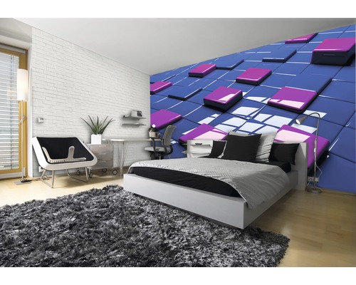 Modernes Schlafzimmer mit geometrischer Fototapete, Bett und Schreibtisch