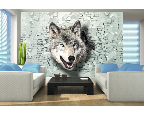 Wohnzimmer mit Fototapete mit Wolfsmotiv, der aus einer Backsteinmauer herausbricht