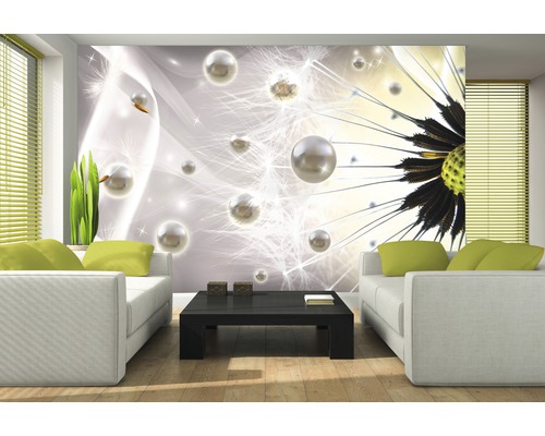 Wohnzimmer mit Fototapete mit Pusteblumen-Motiv, Sofas und Couchtisch