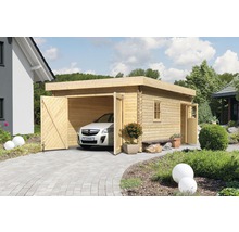 Holzgarage mit geöffneten Flügeltüren und geparktem Auto im Garten