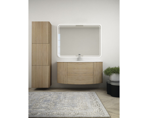 Modernes Badezimmer mit Waschtischunterschrank, Spiegelschrank und Hochregal