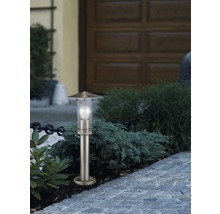 Gartenleuchte aus Metall mit Glasschirm im Außenbereich