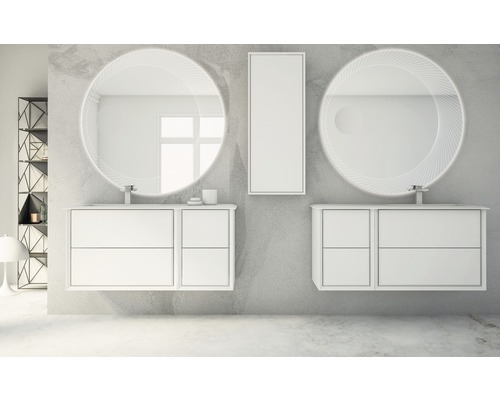 Badezimmer mit Waschtischen, runden Spiegeln und einem Spiegelschrank