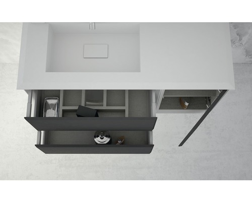 Waschtischunterschrank mit offenen Schubladen zur Aufbewahrung von Badutensilien.