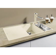 Beige Küchenspüle mit Abtropffläche, Edelstahlbecken und passender Armatur